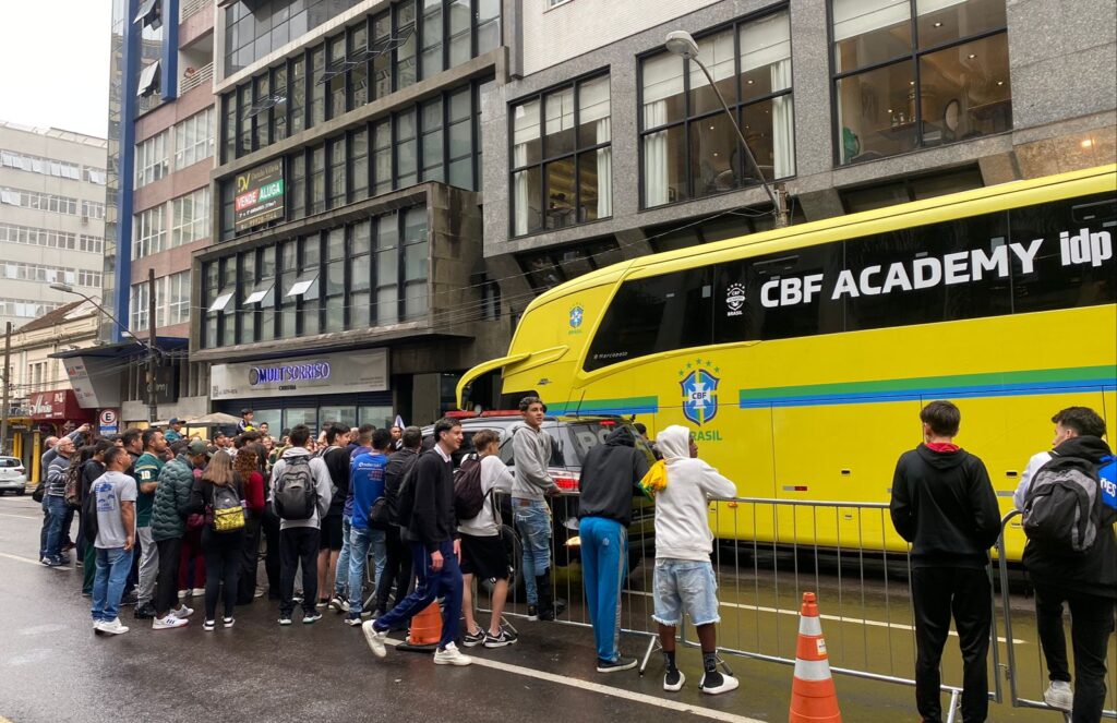 Torcedores de Curitiba estão otimistas com vitória do Brasil contra Equador