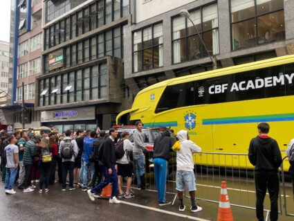 Torcedores de Curitiba estão otimistas com vitória do Brasil contra Equador