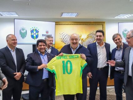 Greca e Ratinho Junior escalados para o jogo da Seleção; “Vou emagrecer”, garante prefeito