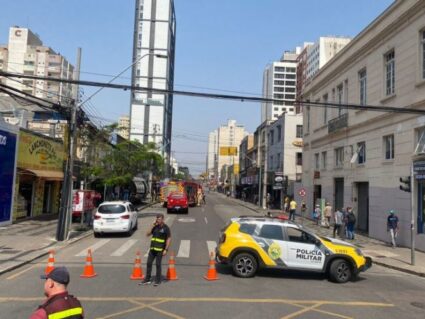 Idosa é atropelada por ônibus ligeirinho em Curitiba