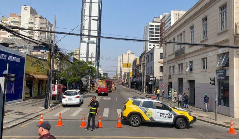 Idosa é atropelada por ônibus ligeirinho em Curitiba