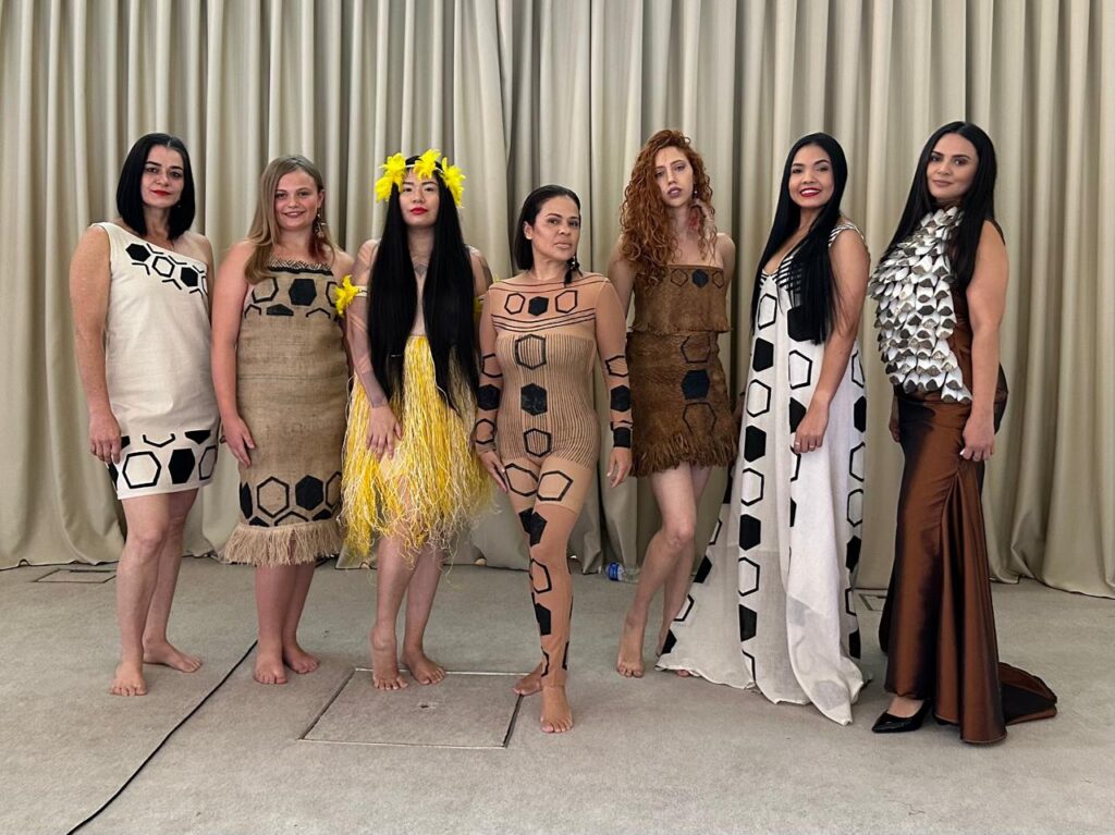 London Fashion Week: desfile apresenta moda indígena brasileira