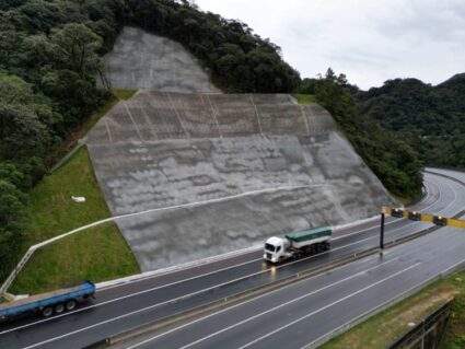 Obra de contenção de encosta na BR-376 é concluída