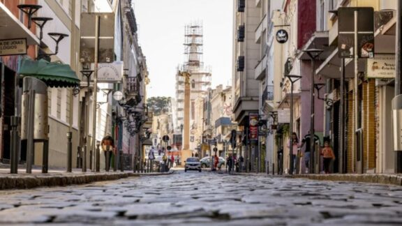 Polo gastronômico na Rua São Francisco é aprovado por comissão da Câmara de Curitiba