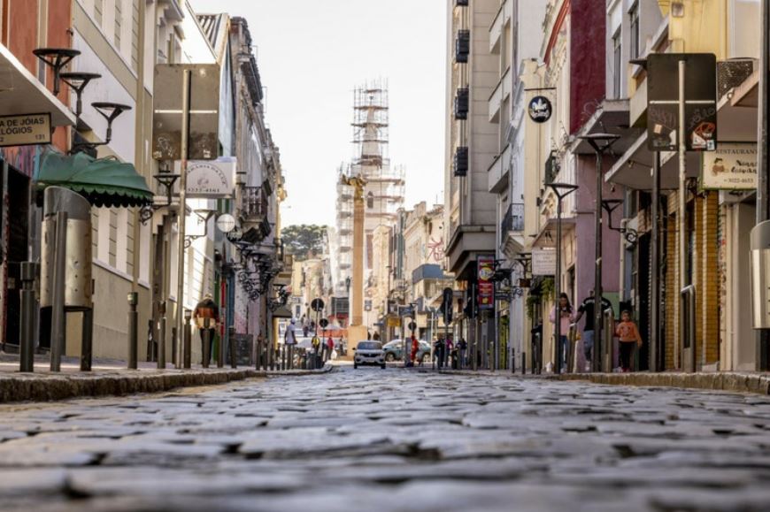 Polo gastronômico na Rua São Francisco é aprovado por comissão da Câmara de Curitiba