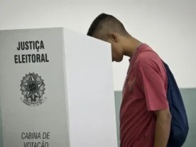 assédio eleitoral no trabalho como denunciar sindicatos e ministério público - justiça eleitoral - cabina de votação cabine de votação urna eletrônica