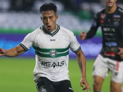 Coritiba tem mudança forçada na escalação para enfrentar o Guarani