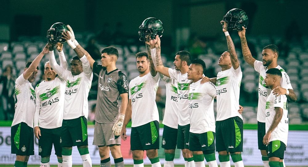 Coritiba presta homenagens para jogadores do Crocodiles que morreram em acidente