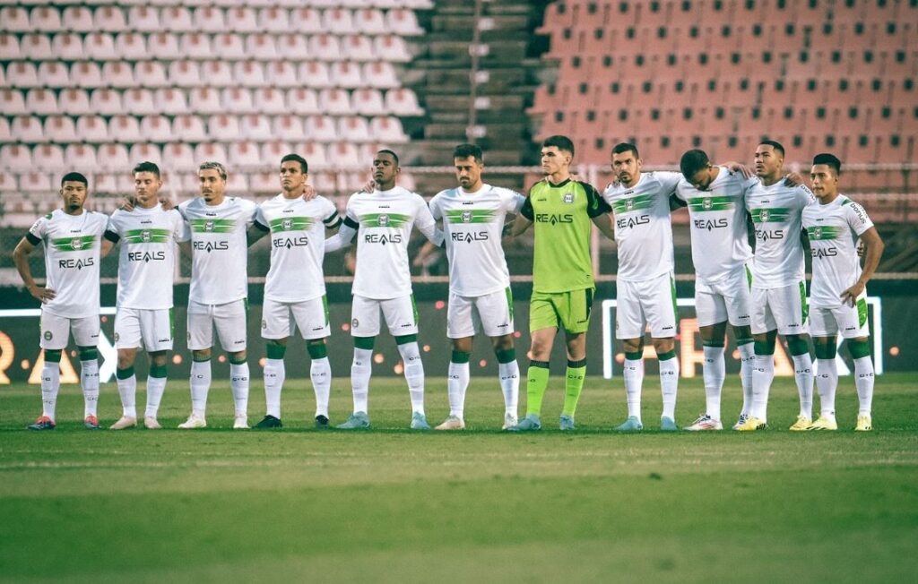 Coritiba presta homenagens às vítimas de acidente do Crocodiles