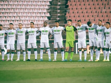 Coritiba presta homenagens às vítimas de acidente do Crocodiles