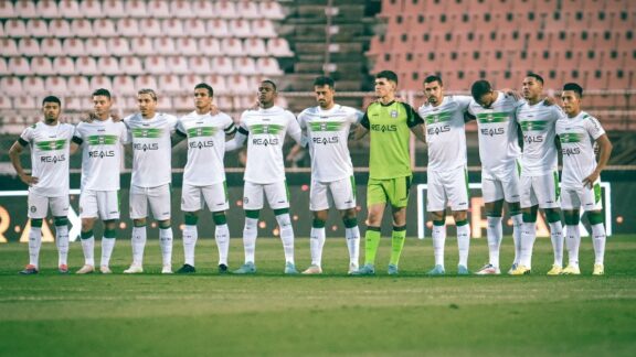 Coritiba presta homenagens às vítimas de acidente do Crocodiles