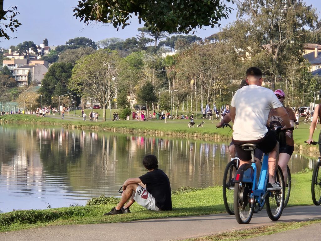 35 cidades do Paraná batem recorde de calor nesta terça-feira (25)