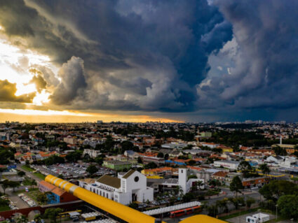 Paraná tem tempo abafado e risco de temporais nesta quarta-feira