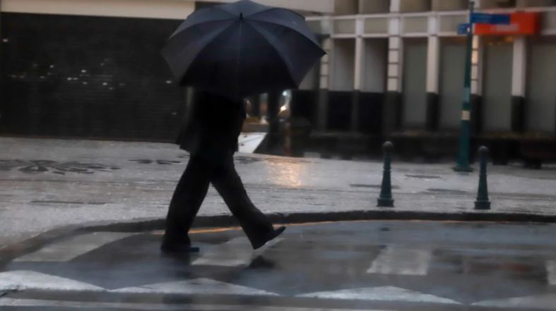 Domingo de chuva e temperaturas amenas dá uma trégua para Curitiba