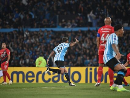 Na estreia de técnico, Athletico é goleado pelo Racing e está fora da Sul-Americana