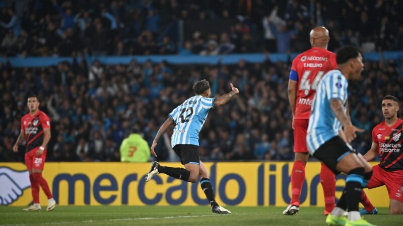 Na estreia de técnico, Athletico é goleado pelo Racing e está fora da Sul-Americana