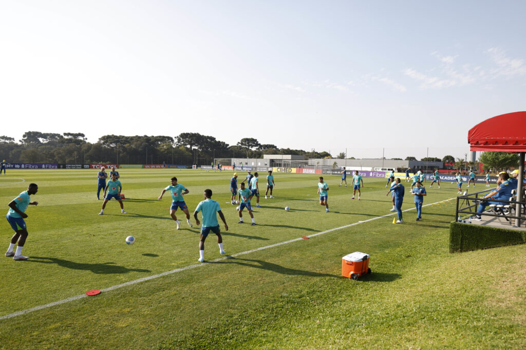 Atacante convocado para o jogo da Seleção Brasileira em Curitiba é cortado após lesão