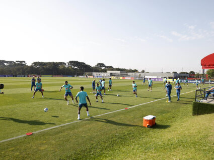 Atacante convocado para o jogo da Seleção Brasileira em Curitiba é cortado após lesão