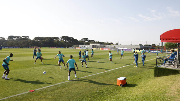 Atacante convocado para o jogo da Seleção Brasileira em Curitiba é cortado após lesão