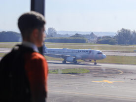 20240614_agb_aeroporto-32-parana-turistas-estrangeiros-scaled.jpg aeroporto afonso pena avião