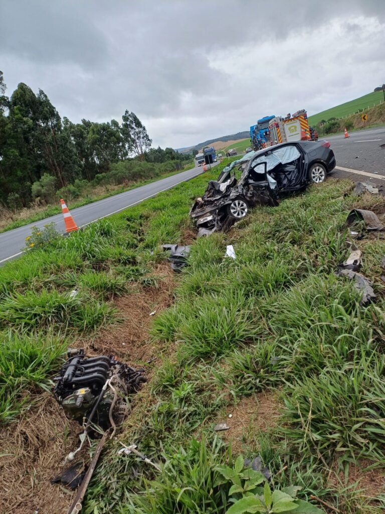 Acidente grave na BR-376 deixa duas pessoas mortas e quatro feridas em Ponta Grossa