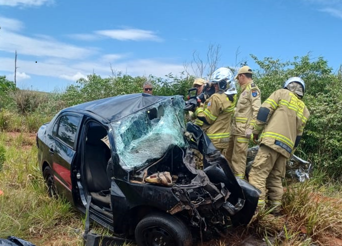 Três pessoas morrem em acidente na BR-487, em Umuarama