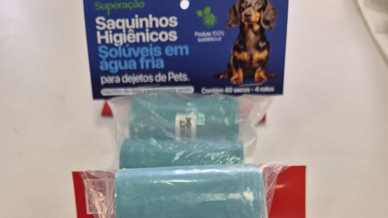 Empresa paranaense usa filme hidrossolúvel para substituir plásticos à coleta de dejetos animais