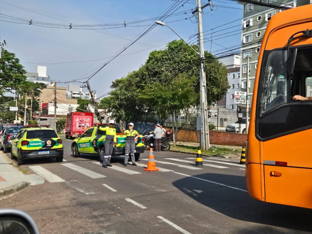 Acidente deixa mais de 900 residências sem luz em Curitiba