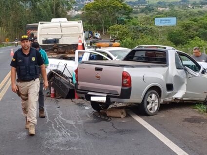 Carro de concessionária de pedágio se envolve em grave acidente na BR-153