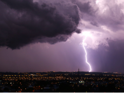 INMET emite alerta laranja de tempestade para o Paraná: ventos de até 100 km/h