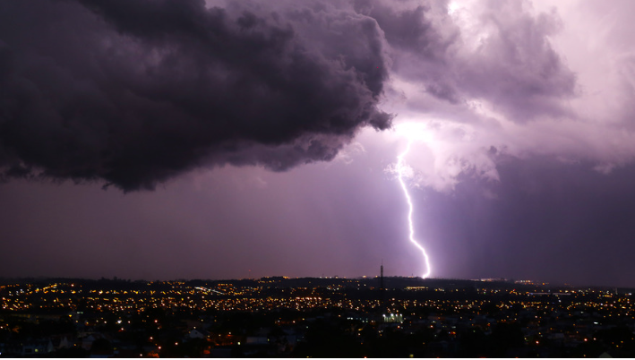 INMET emite alerta laranja de tempestade para o Paraná: ventos de até 100 km/h