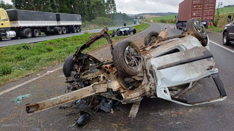 Acidente grave na BR-376 deixa duas pessoas mortas e quatro feridas em Ponta Grossa