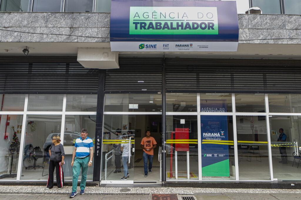 Agências do Trabalhador ofertam 22 mil vagas de emprego no Paraná