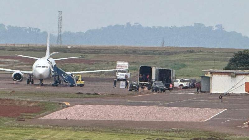 Avião que transportava R$ 1 bilhão pousa em Cascavel