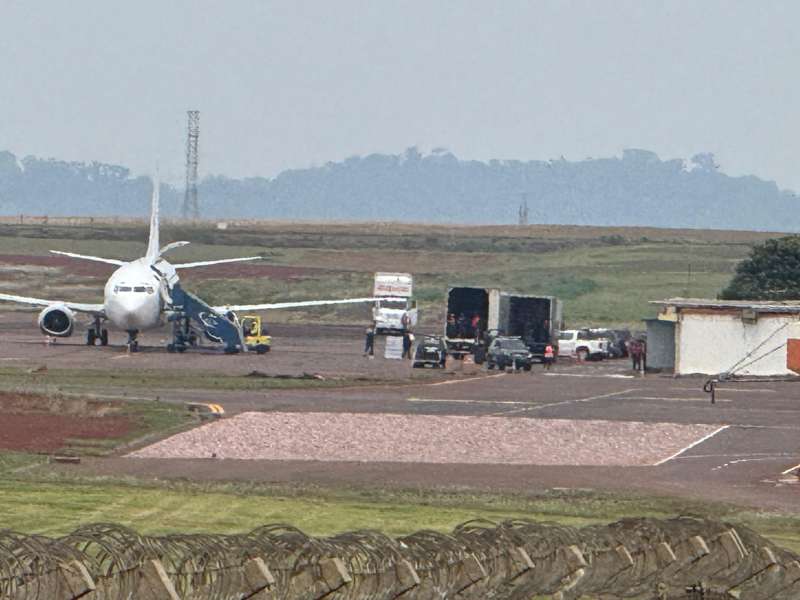 Avião que transportava R$ 1 bilhão pousa em Cascavel