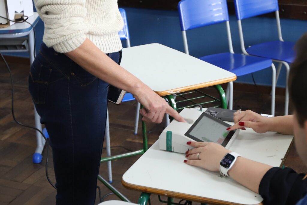 Urnas eletrônicas: 79 equipamentos são substituídos no Paraná