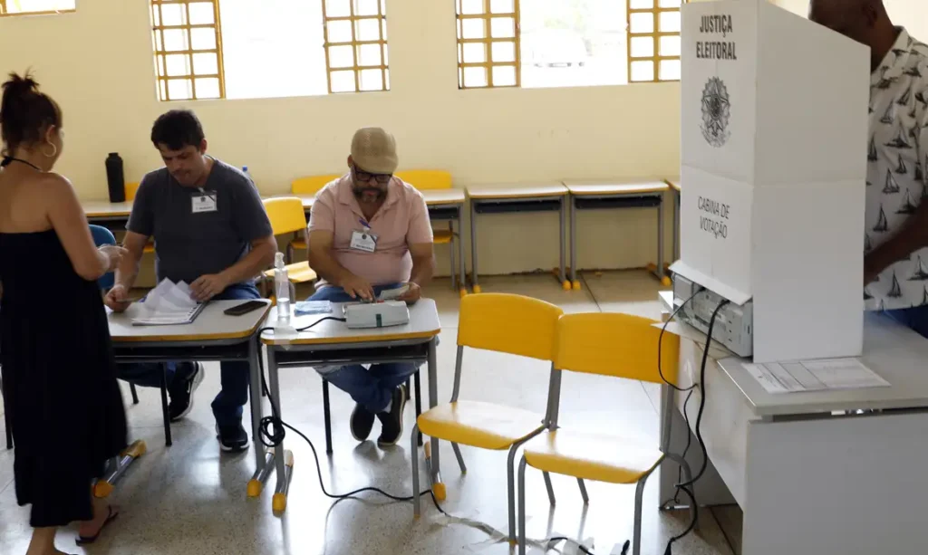 Eleições 2024: ministra do TSE convida eleitores a votarem no segundo turno