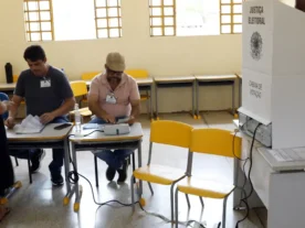 cabine-votação-urna-eleitores-segundo-turno-votar-segundo-turno