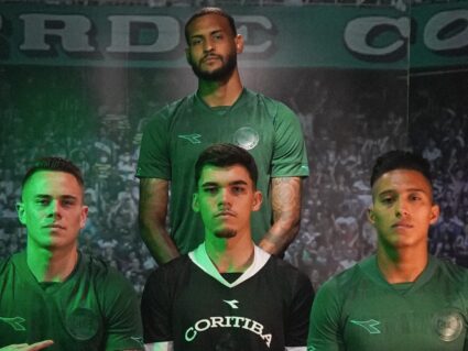 Coritiba lança novas camisas em comemoração aos 115 anos; saiba como comprar