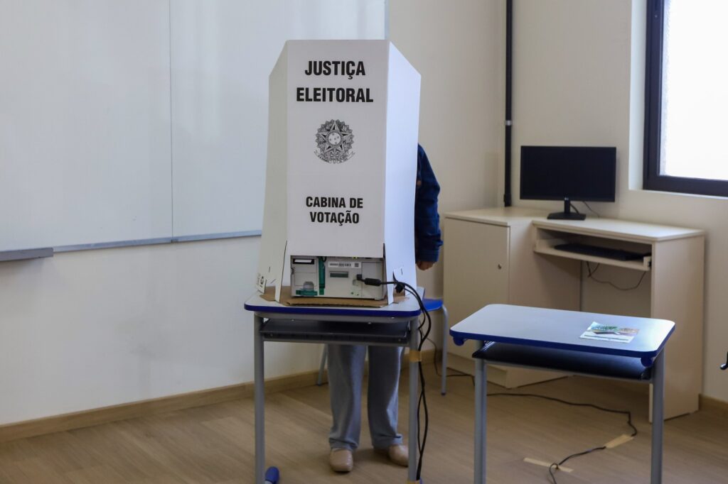 Eleições 2024: TRE-PR pede que eleitores compareçam e votem no segundo turno