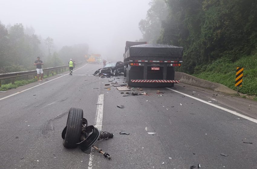 Caminhões e carros se envolvem em grave acidente na BR-376