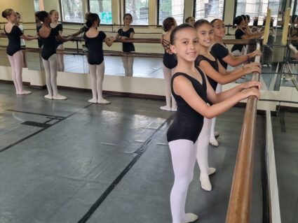 Escola de Dança Teatro Guaíra abre inscrições 