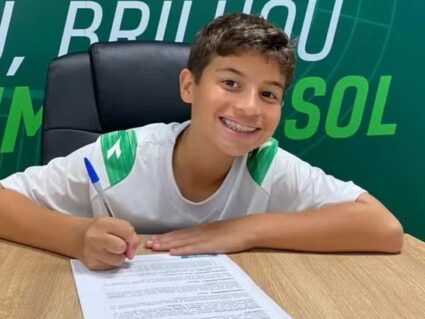 Filho do ídolo Alex assina contrato de formação com o Coritiba