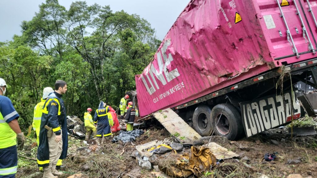 Grave acidente na BR-376: número de mortos sobe para nove