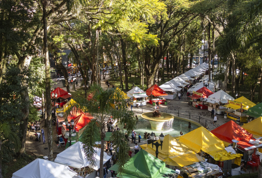 Praça central de Curitiba pode virar polo gastronômico