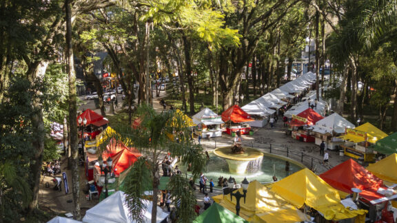 Praça central de Curitiba pode virar polo gastronômico