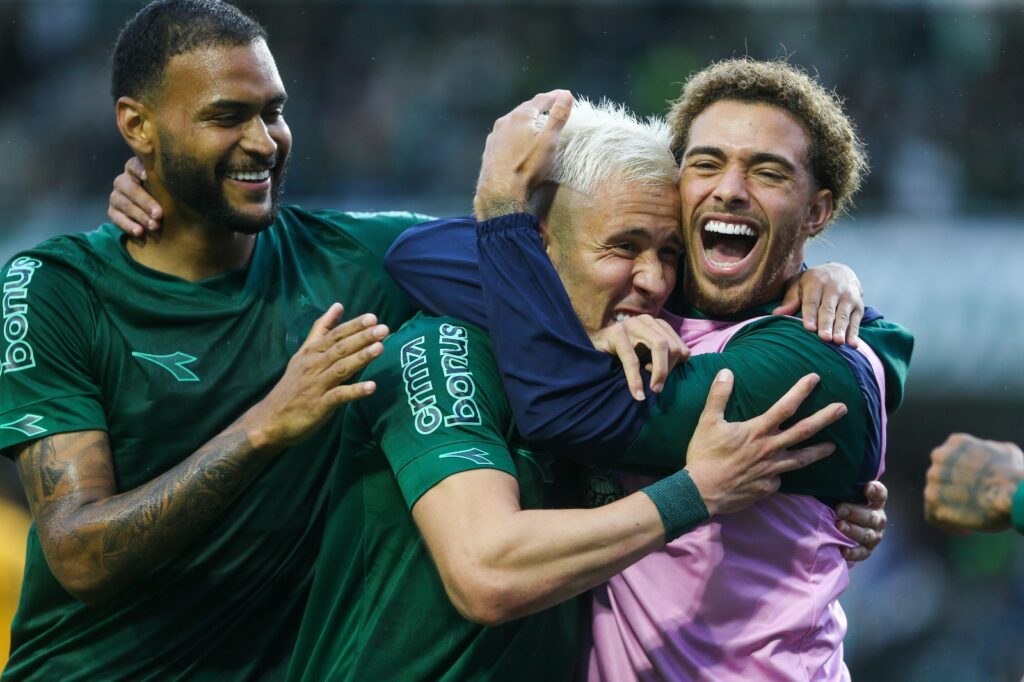 Coritiba vence o Amazonas com gols de Frizzo e do estreante Alef Manga