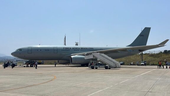 Líbano: avião da FAB com brasileiros repatriados pousa no Brasil