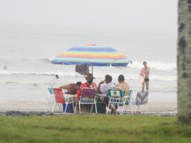 20151221_AGB_Chuva_Parana-ID12164-1400x933-previsao-tempo-feriado-parana-chuvas-litoral-parana-chuvas-praia.jpg chuvas litoral do paraná