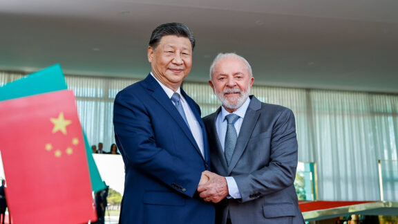 Presidente da China, Xi Jinping é recebido por Lula em Brasília